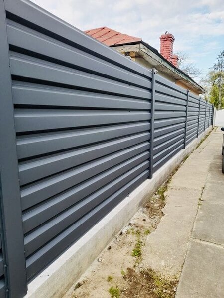 Garduri din sipca metalica, panou tip jaluzele, tabla, plasa si BCA