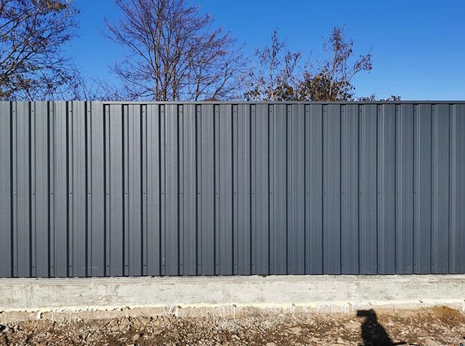 Garduri din sipca metalica, panou tip jaluzele, tabla, plasa si BCA